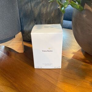 Vera Wang Eau de Parfum in Elegant White Box